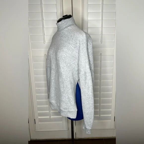 Alo Yoga Women's segment pullover Fleece sweatshirt - Dove Grey - S. - Picture 5 of 16